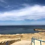Front High End Apartment, Direct Sea Views.