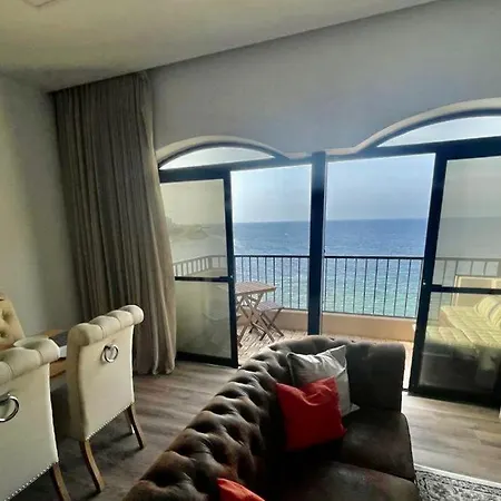 Front High End Apartment, Direct Sea Views. アパート マルサルフォーン