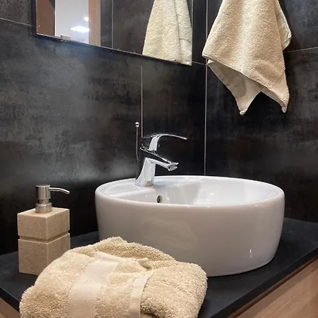 Front High End Apartment, Direct Sea Views. アパート マルサルフォーン