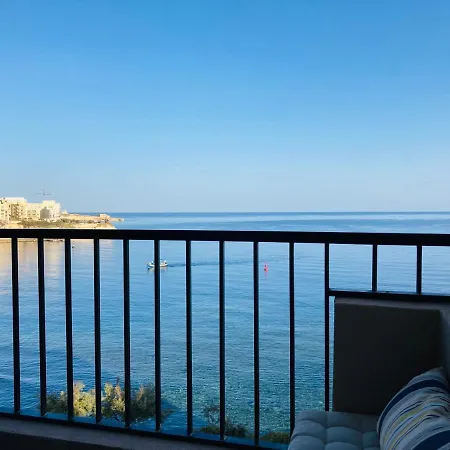 Front High End Apartment, Direct Sea Views. *