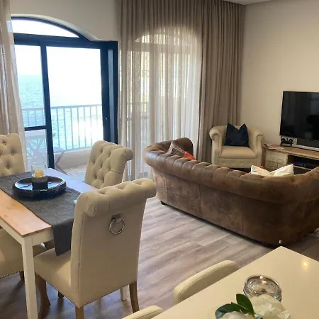 Front High End Apartment, Direct Sea Views. * Марсалфорн