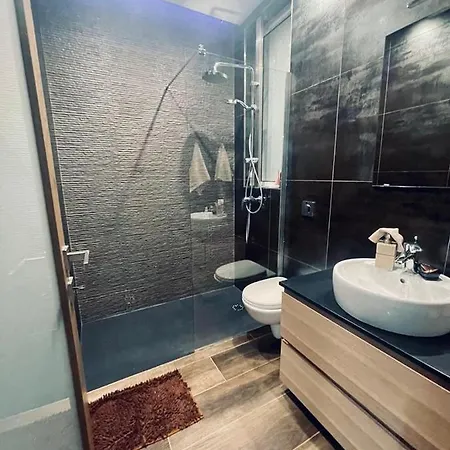 Front High End Apartment, Direct Sea Views.