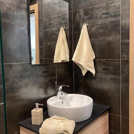 Front High End Apartment, Direct Sea Views.