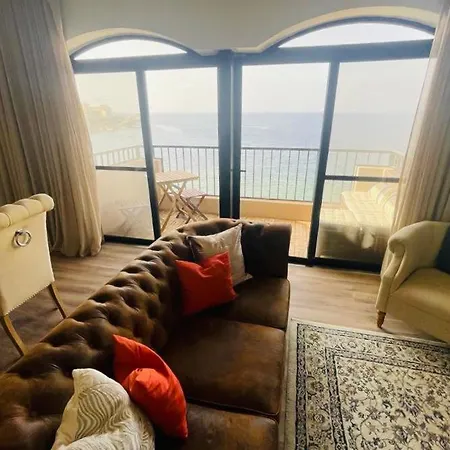 Апартаменты Front High End Apartment, Direct Sea Views.