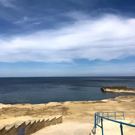 Front High End Apartment, Direct Sea Views.