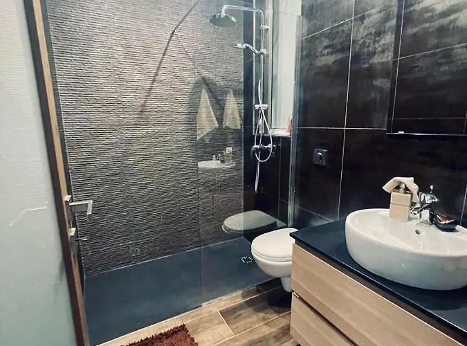 Front High End Apartment, Direct Sea Views.