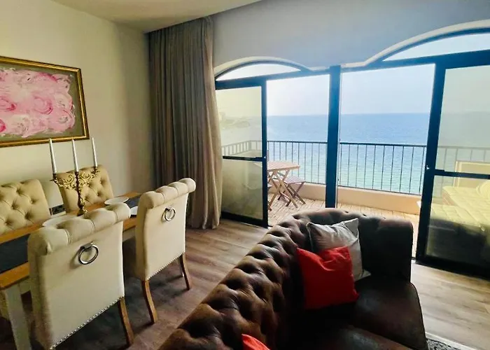 Front High End Apartment, Direct Sea Views. Apartment