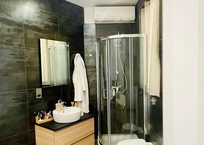 Front High End Apartment, Direct Sea Views. Apartment *