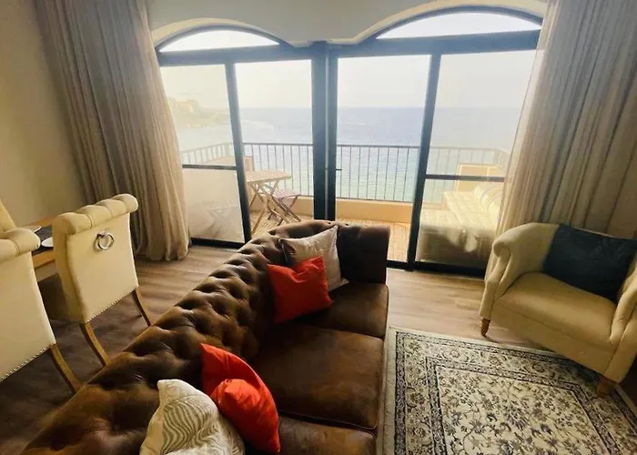 Apartment Front High End Apartment, Direct Sea Views.