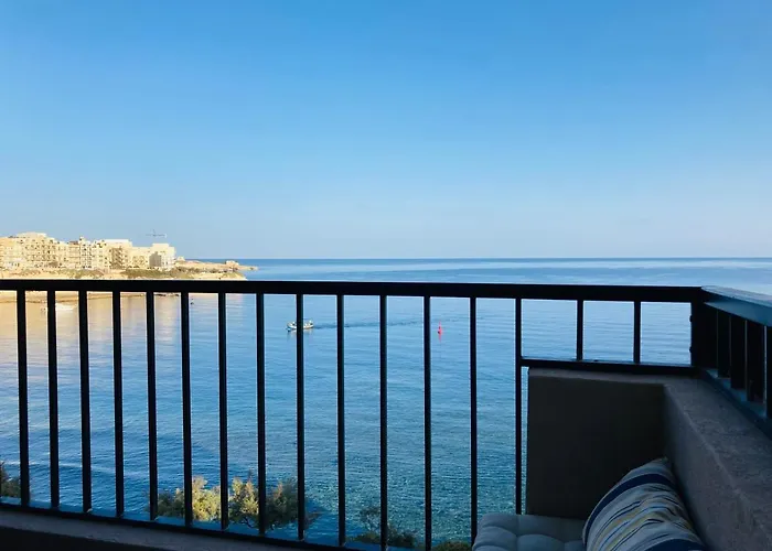 Front High End Apartment, Direct Sea Views. *